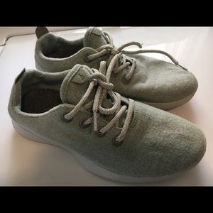 Like new All Birds wool runners in light green